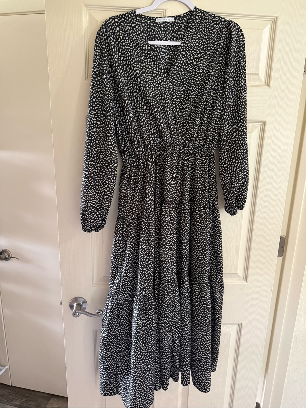 Black and White Printed Long Sleeve Maxi Dress